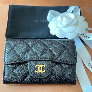 Chanel Classic CC Caviar Leather Flip Cardholder